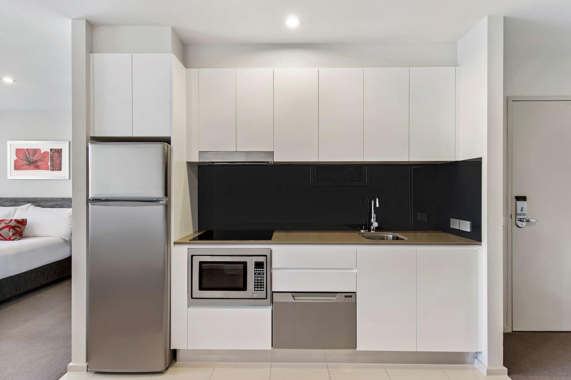 Adina Serviced Apartments Canberra Dickson Екстериор снимка