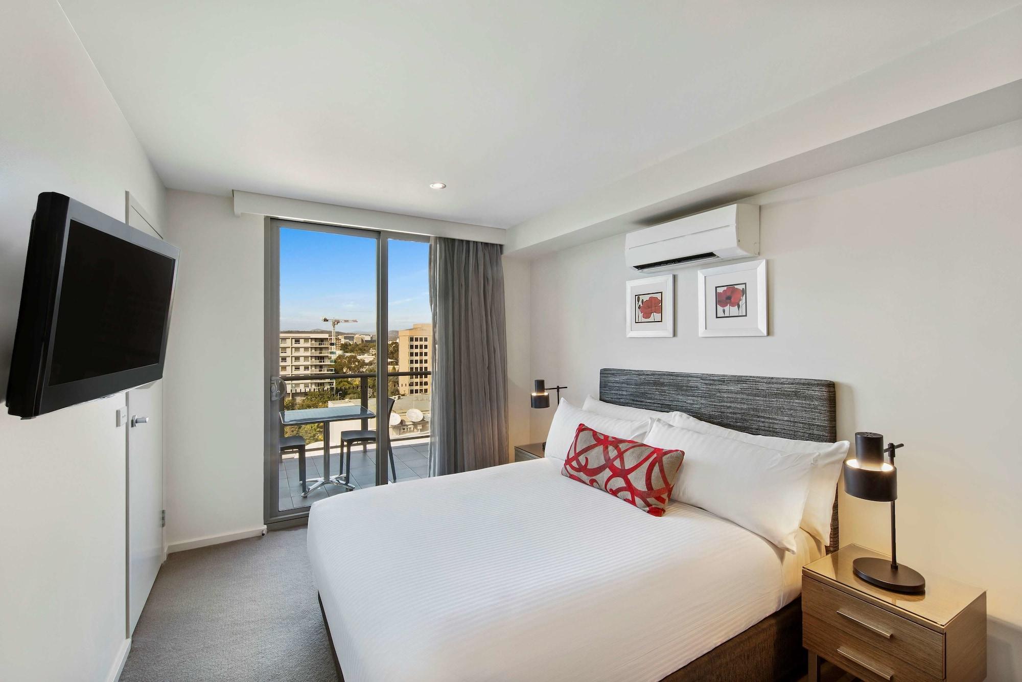 Adina Serviced Apartments Canberra Dickson Екстериор снимка