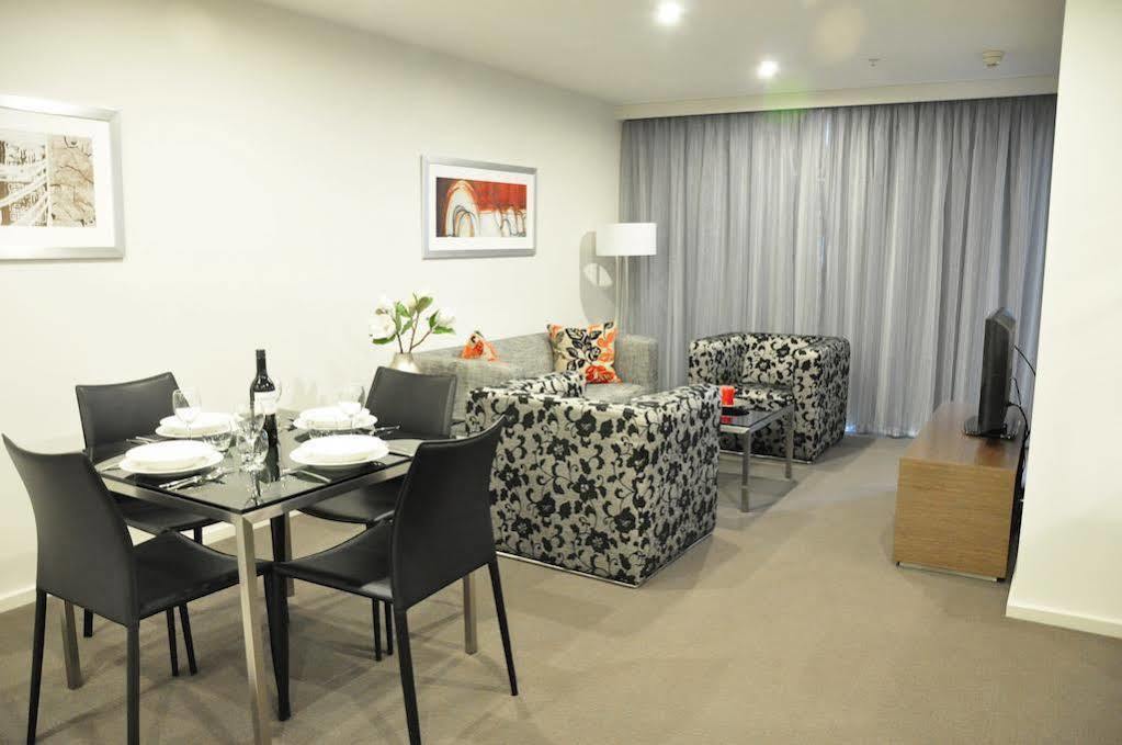 Adina Serviced Apartments Canberra Dickson Екстериор снимка